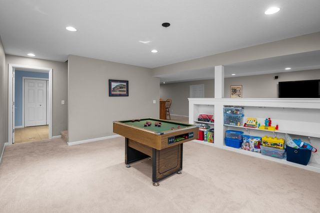 408 Tombergs Drive, Eldridge, IA 52748