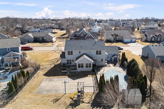 408 Tombergs Drive, Eldridge, IA 52748