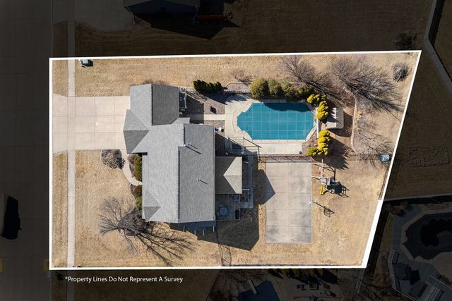 408 Tombergs Drive, Eldridge, IA 52748