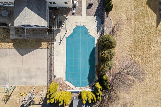 408 Tombergs Drive, Eldridge, IA 52748