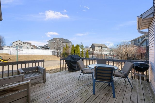 408 Tombergs Drive, Eldridge, IA 52748