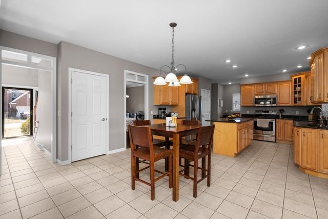 408 Tombergs Drive, Eldridge, IA 52748