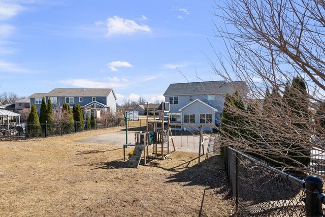 408 Tombergs Drive, Eldridge, IA 52748