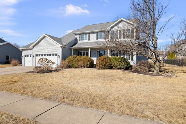 408 Tombergs Drive, Eldridge, IA 52748