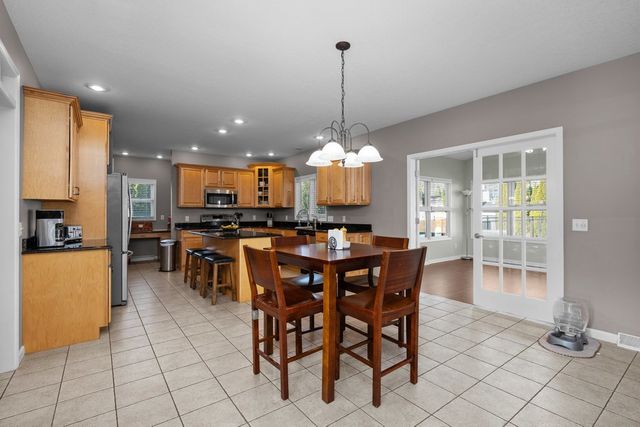 408 Tombergs Drive, Eldridge, IA 52748