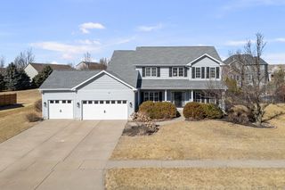 408 Tombergs Drive, Eldridge, IA 52748