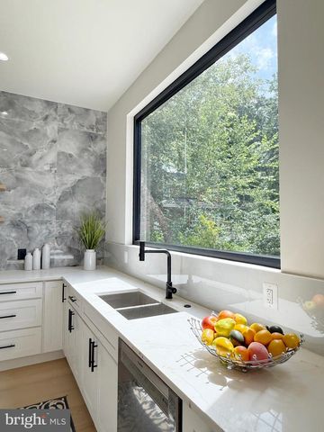 8908 MOHAWK LN, Bethesda, MD 20817