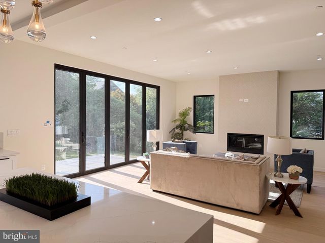 8908 MOHAWK LN, Bethesda, MD 20817