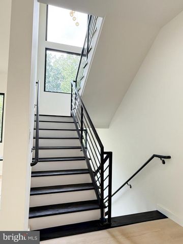 8908 MOHAWK LN, Bethesda, MD 20817