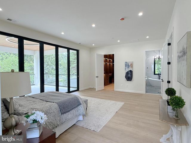 8908 MOHAWK LN, Bethesda, MD 20817