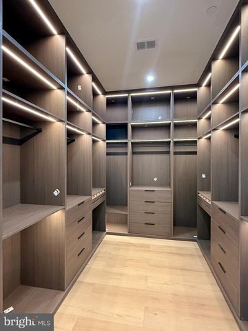 8908 MOHAWK LN, Bethesda, MD 20817