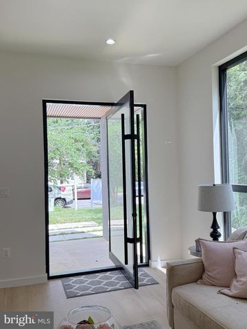 8908 MOHAWK LN, Bethesda, MD 20817