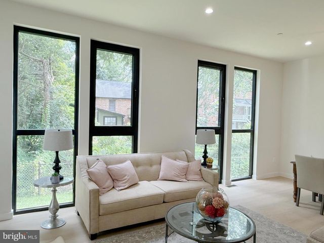 8908 MOHAWK LN, Bethesda, MD 20817