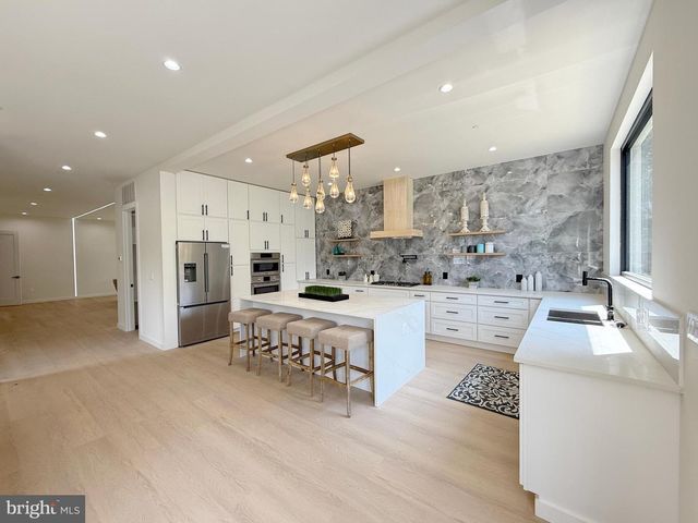 8908 MOHAWK LN, Bethesda, MD 20817