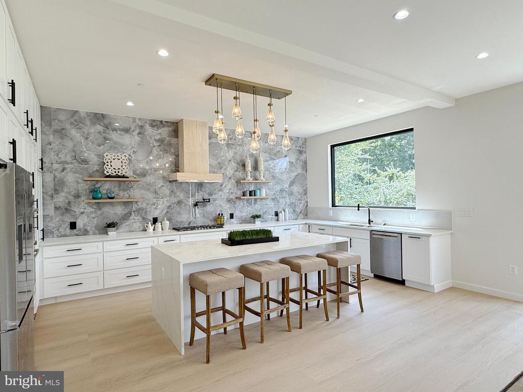 8908 MOHAWK LN, Bethesda, MD 20817