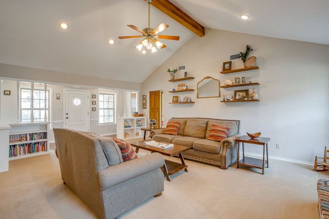 533 W Paloma Court, Fort Worth, TX 76108