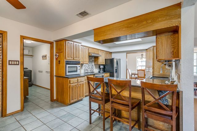 533 W Paloma Court, Fort Worth, TX 76108