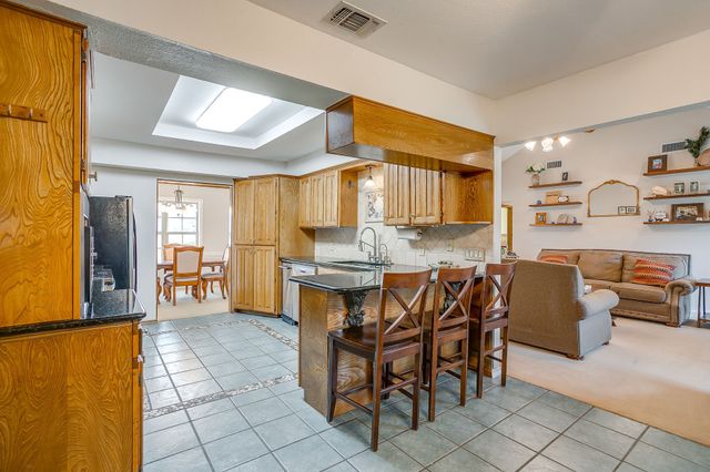 533 W Paloma Court, Fort Worth, TX 76108