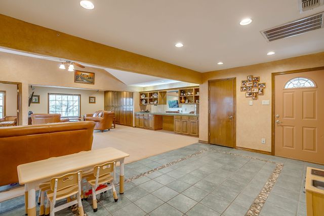 533 W Paloma Court, Fort Worth, TX 76108