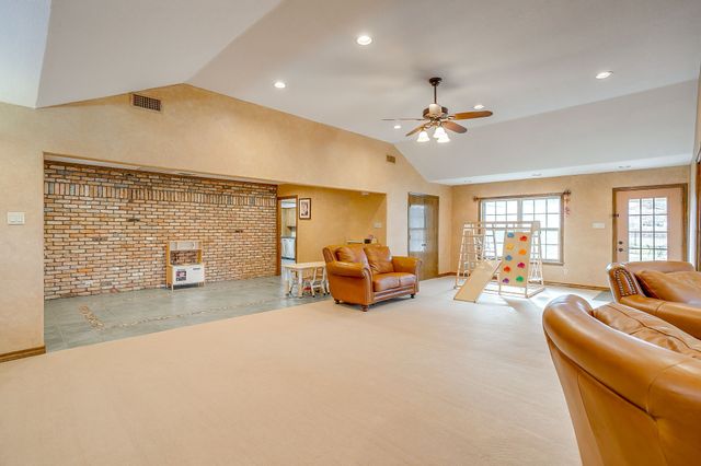 533 W Paloma Court, Fort Worth, TX 76108