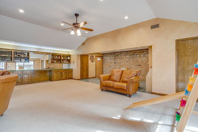 533 W Paloma Court, Fort Worth, TX 76108