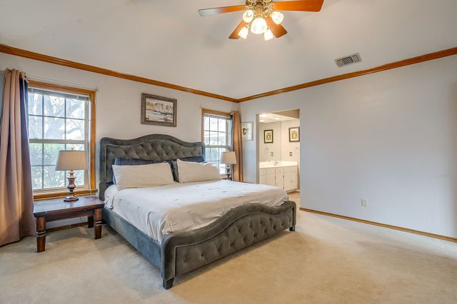 533 W Paloma Court, Fort Worth, TX 76108