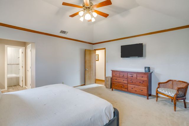 533 W Paloma Court, Fort Worth, TX 76108