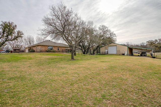 533 W Paloma Court, Fort Worth, TX 76108