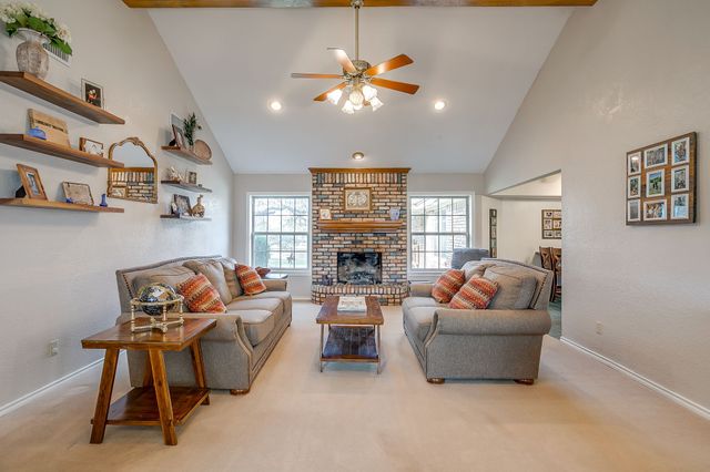 533 W Paloma Court, Fort Worth, TX 76108