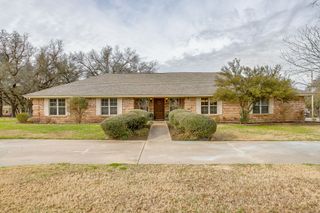 533 W Paloma Court, Fort Worth, TX 76108