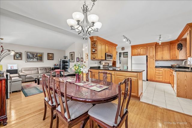 2530 Old Glenview Road, Wilmette, IL 60091