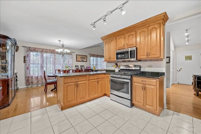 2530 Old Glenview Road, Wilmette, IL 60091