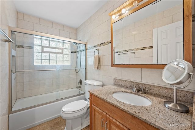 2530 Old Glenview Road, Wilmette, IL 60091