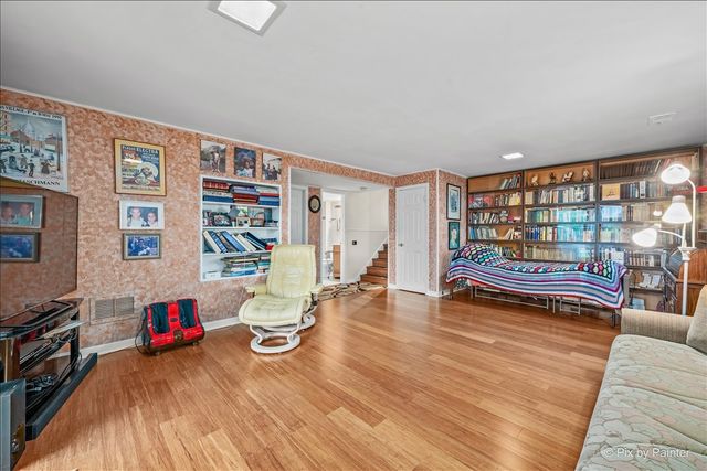 2530 Old Glenview Road, Wilmette, IL 60091