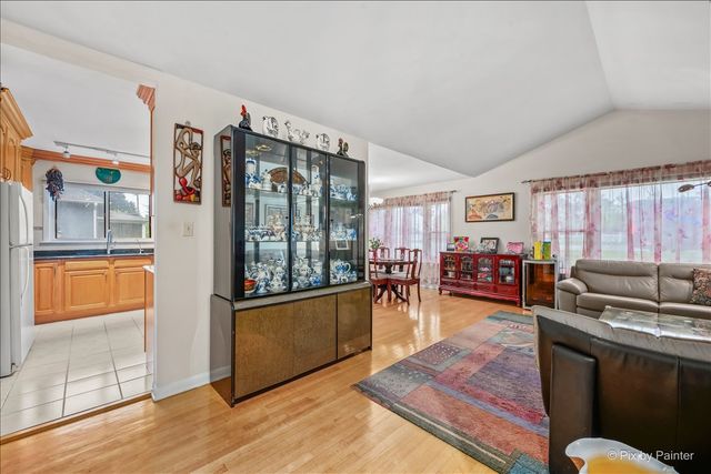 2530 Old Glenview Road, Wilmette, IL 60091