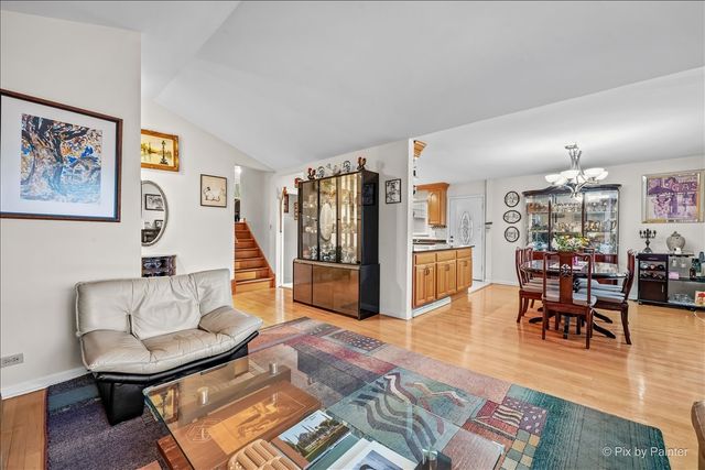 2530 Old Glenview Road, Wilmette, IL 60091