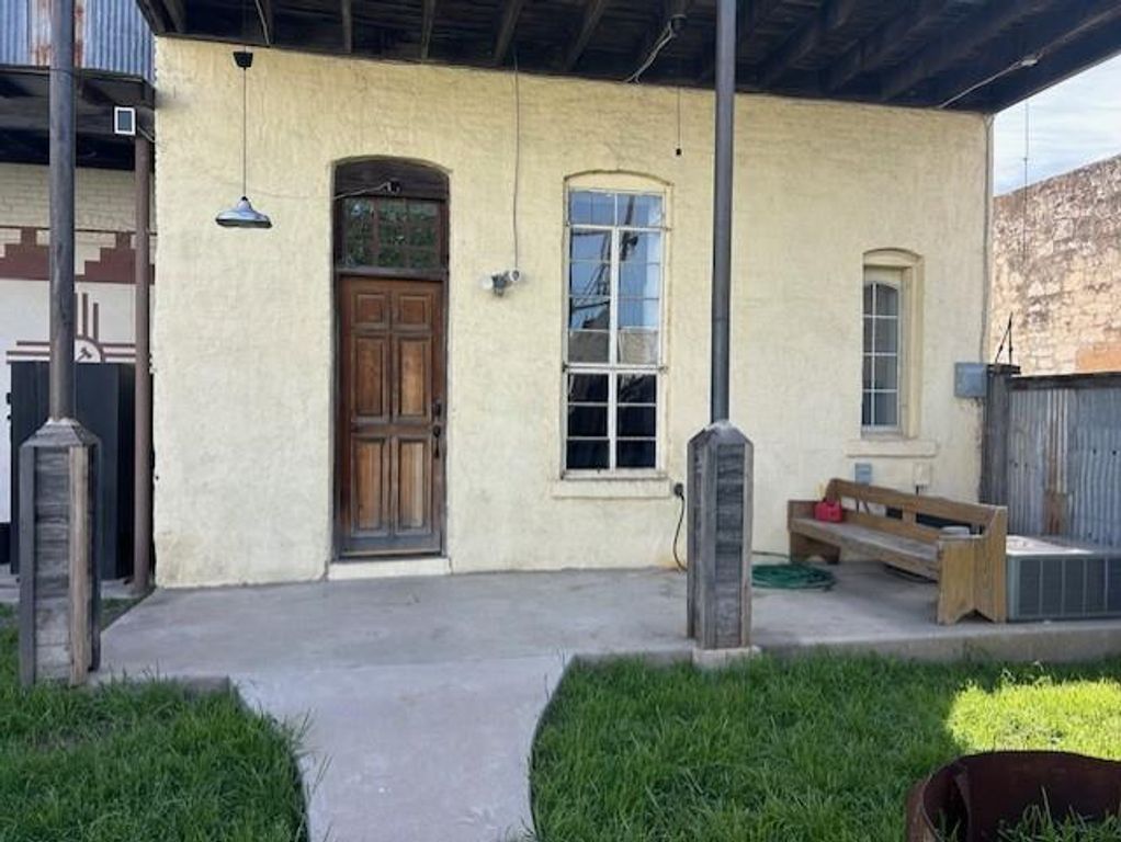 109 N Main ST A, Taylor, TX 76574