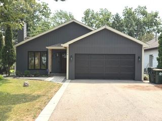 26279 N Hickory Avenue, Mundelein, IL 60060