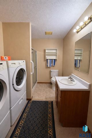 819 N Cliff Ave Avenue, Sioux Falls, SD 57103