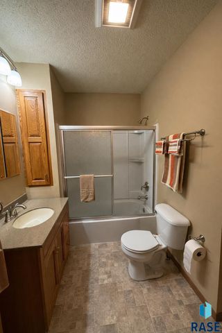 819 N Cliff Ave Avenue, Sioux Falls, SD 57103