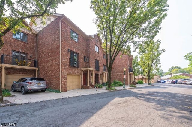 16 Mews Ln, South Orange Village Twp., NJ 07079