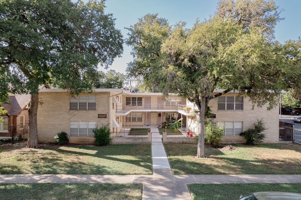 118 Funston Pl, San Antonio, TX 78209
