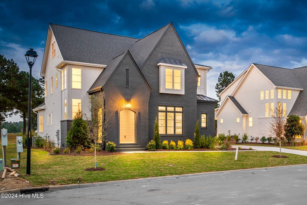 Image 2 of property listing at 138 Pine Tree Point, Snow Hill, NC 28580