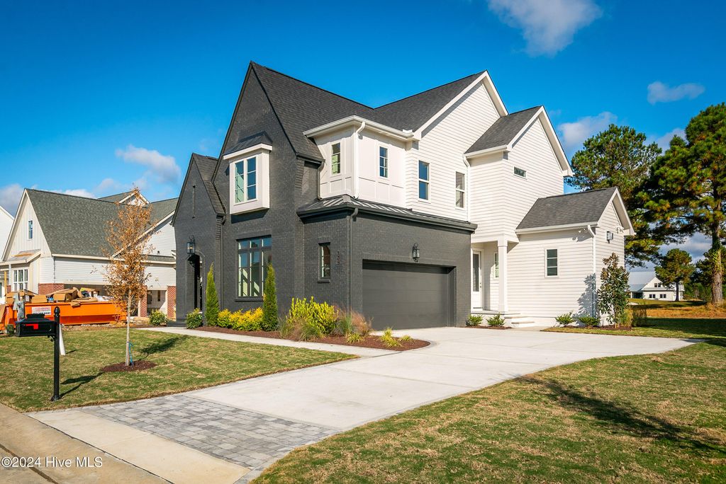 Image 4 of property listing at 138 Pine Tree Point, Snow Hill, NC 28580
