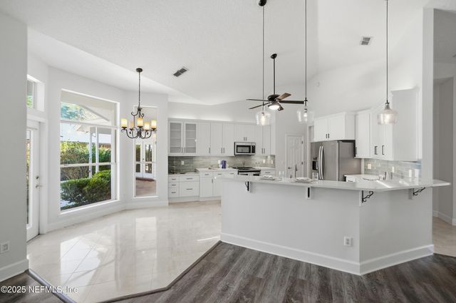 8642 AUTUMN GREEN Drive, Jacksonville, FL 32256