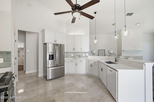 8642 AUTUMN GREEN Drive, Jacksonville, FL 32256