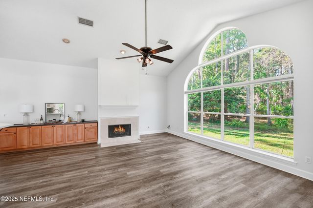 8642 AUTUMN GREEN Drive, Jacksonville, FL 32256