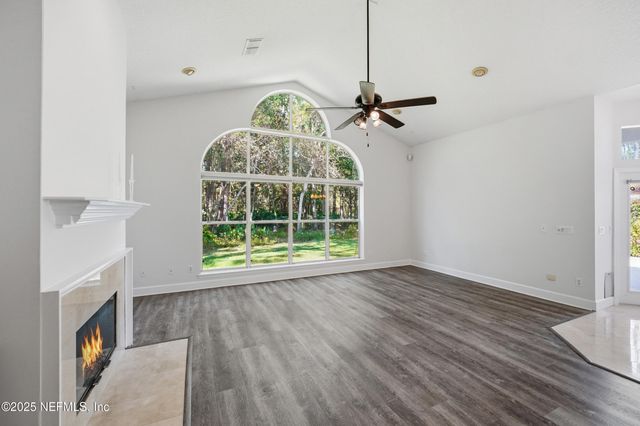 8642 AUTUMN GREEN Drive, Jacksonville, FL 32256