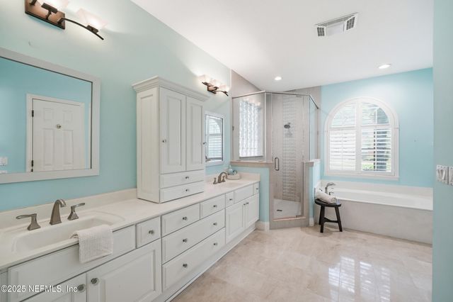 8642 AUTUMN GREEN Drive, Jacksonville, FL 32256