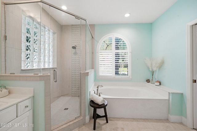 8642 AUTUMN GREEN Drive, Jacksonville, FL 32256